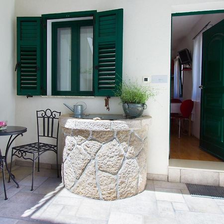 Apartments Petrinic Crnogaj Baška Buitenkant foto