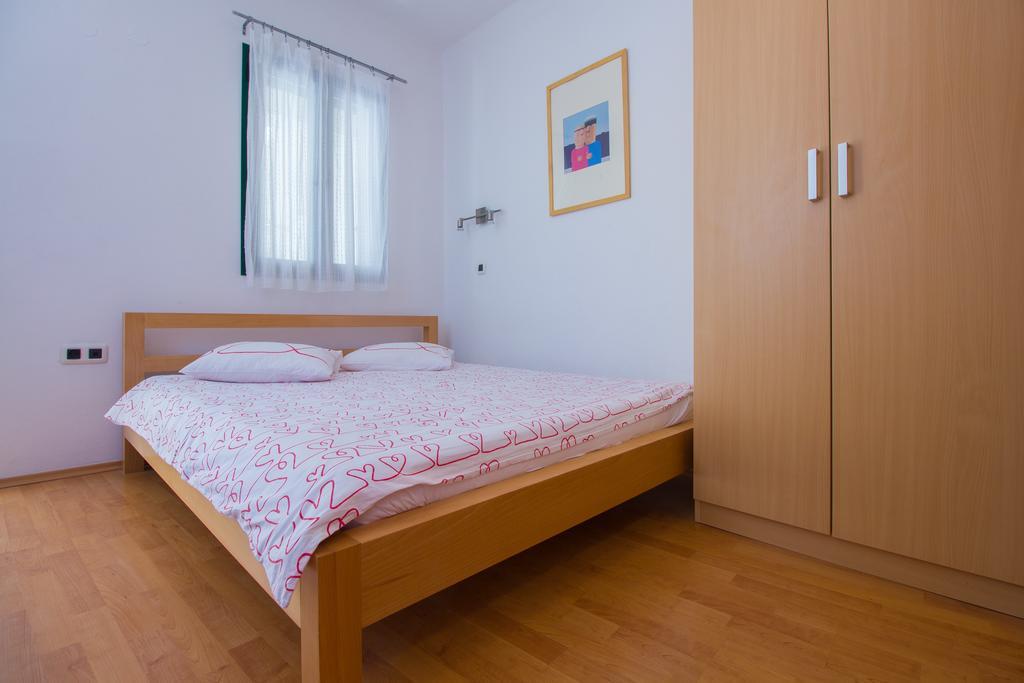 Apartments Petrinic Crnogaj Baška Buitenkant foto